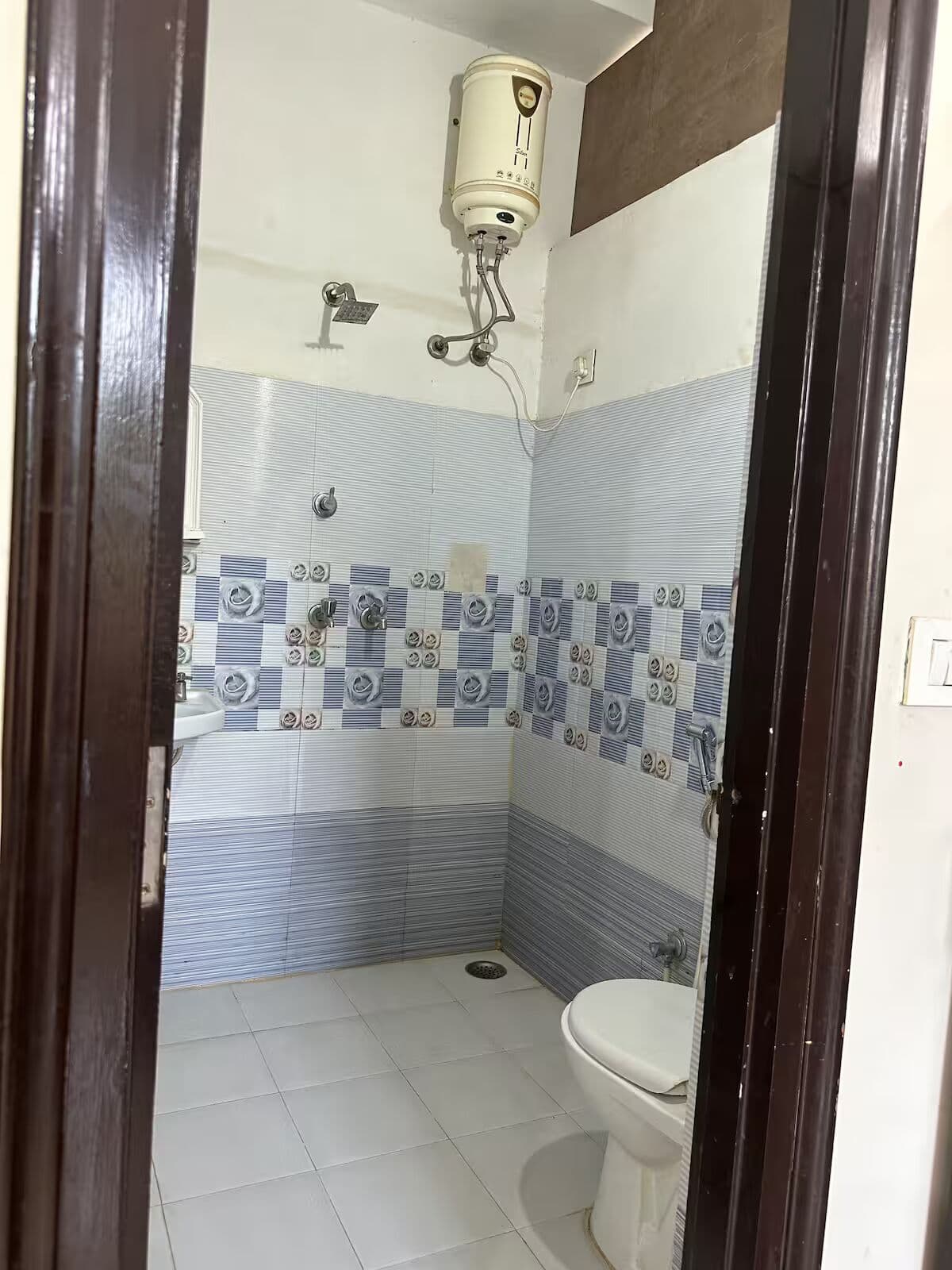 5BHK Villa for Large Groups | Central Jaipur Total bathrooms(6) photo 3