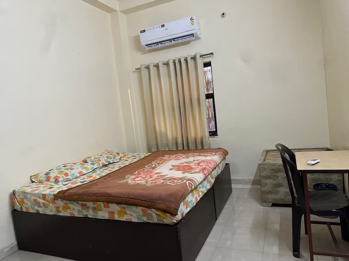 5BHK Villa for Large Groups | Central Jaipur Bedroom 3 photo 1