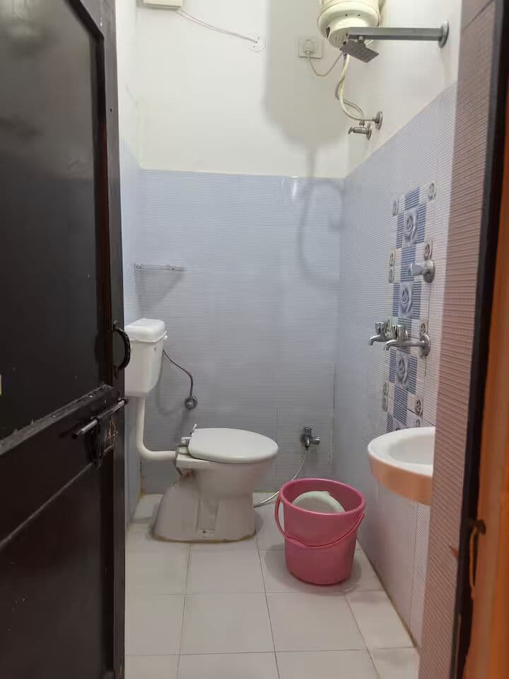 5BHK Villa for Large Groups | Central Jaipur Bathroom 4 photo 5