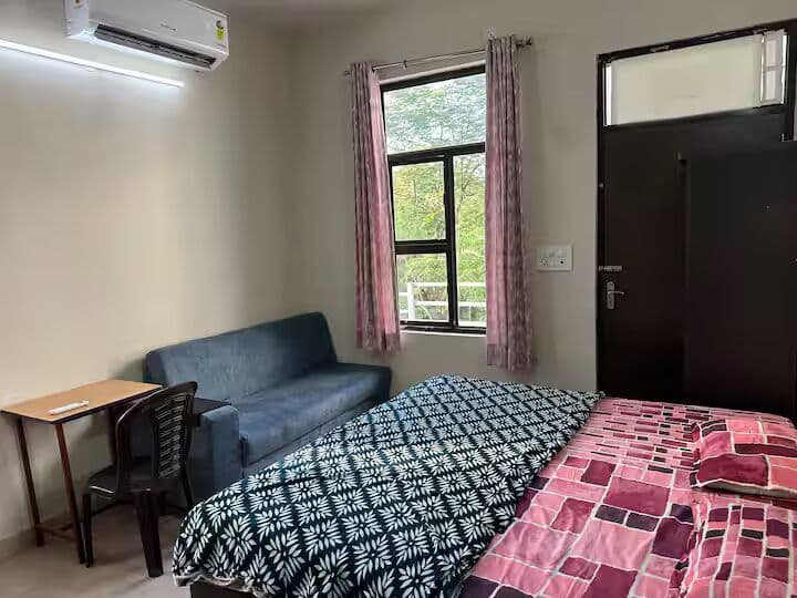 5BHK Villa for Large Groups | Central Jaipur Bedroom 2 photo 3