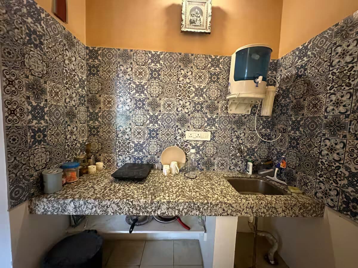 5BHK Villa for Large Groups | Central Jaipur Full kitchen photo 1