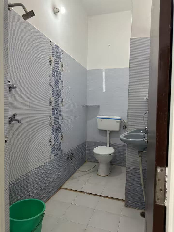 5BHK Villa for Large Groups | Central Jaipur Total bathrooms(6) photo 2