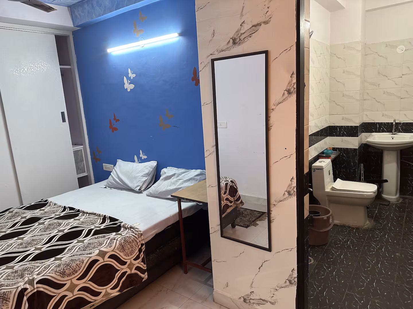 Spacious 4BHK Flat in Central Jaipur | 10 Guests Bedroom 2 photo 2