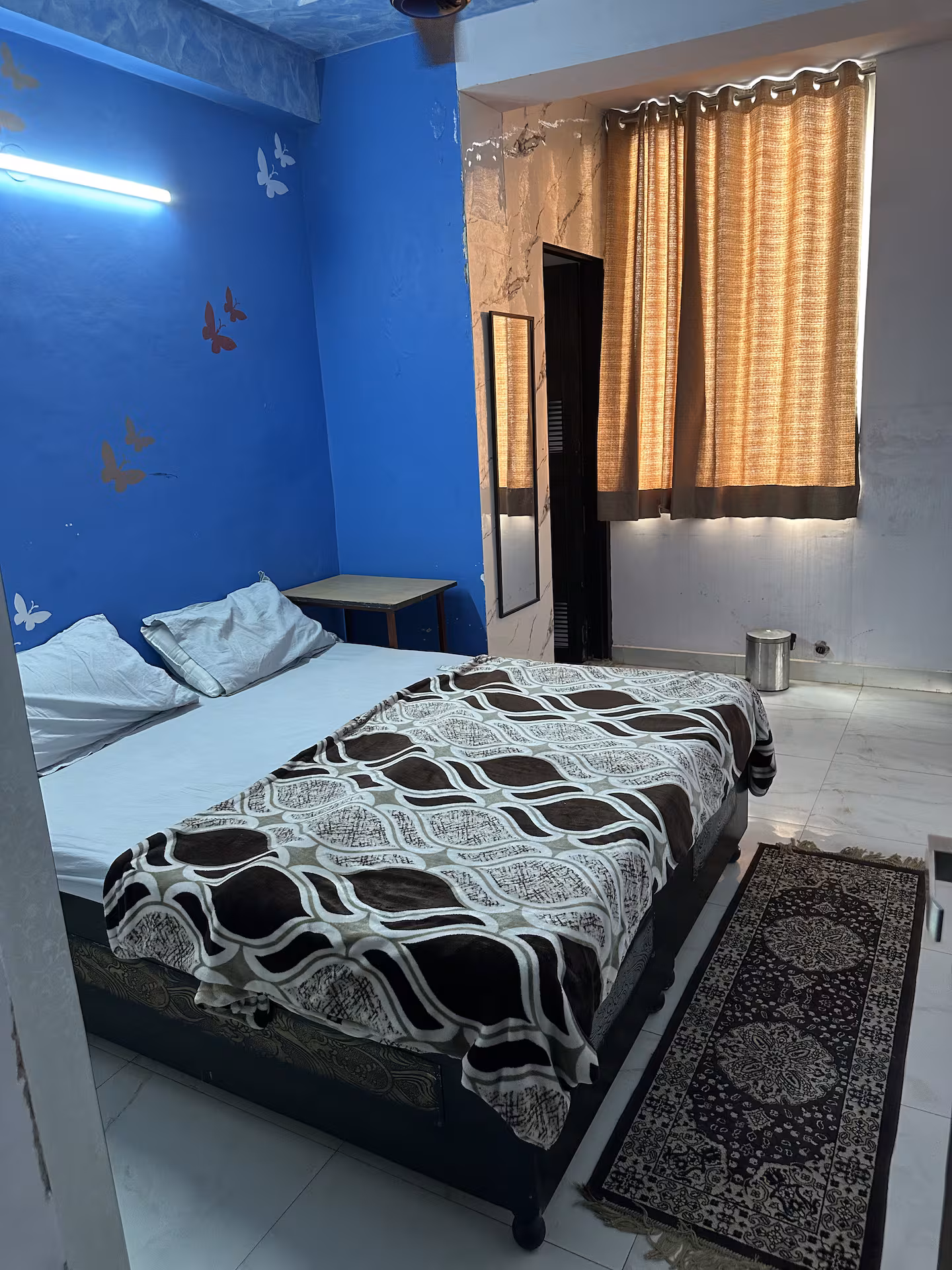 Spacious 4BHK Flat in Central Jaipur | 10 Guests Bedroom 2 photo 3